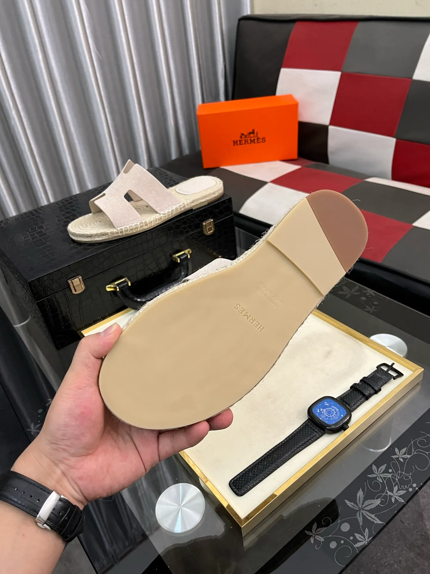 Men's shoes 💰320⌚️⌚️《HERMES》Hermès 💁♂️Men's casual slippers, quality comparison at counters🧚🏿♂️ The first layer of the upper is imported high mercerized matte, purely hand-drawn, raw rubber breathable and non-slip outsole, the lining is breathable and comfortable lambskin, the density is 100% comfortable, the original rubber outsole is wear-resistant and has a code number of 38-44. Can be customized 45-46-47
